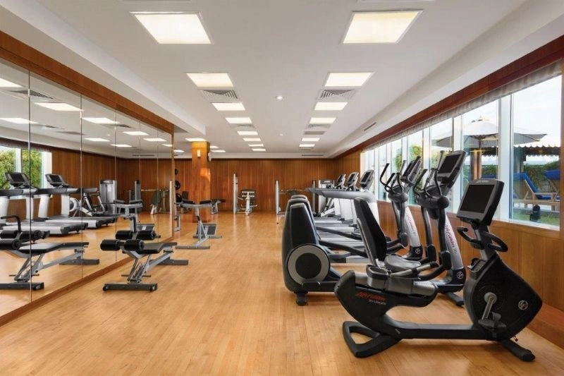 RJH_l_(EXHALES)_GYM_(800x533).jpg