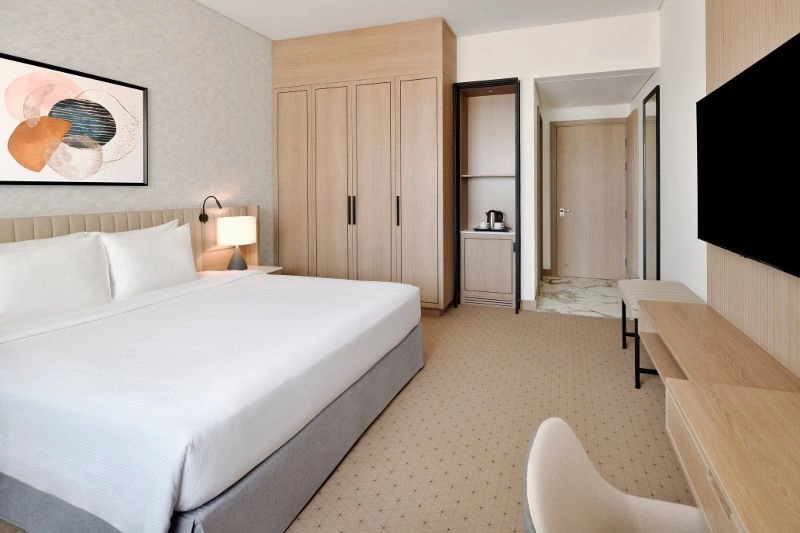 Standard_King_Room_(800x533).jpg