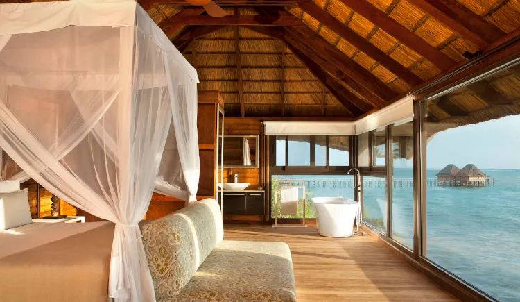 09_Romance_Pavillon_by_day.jpeg