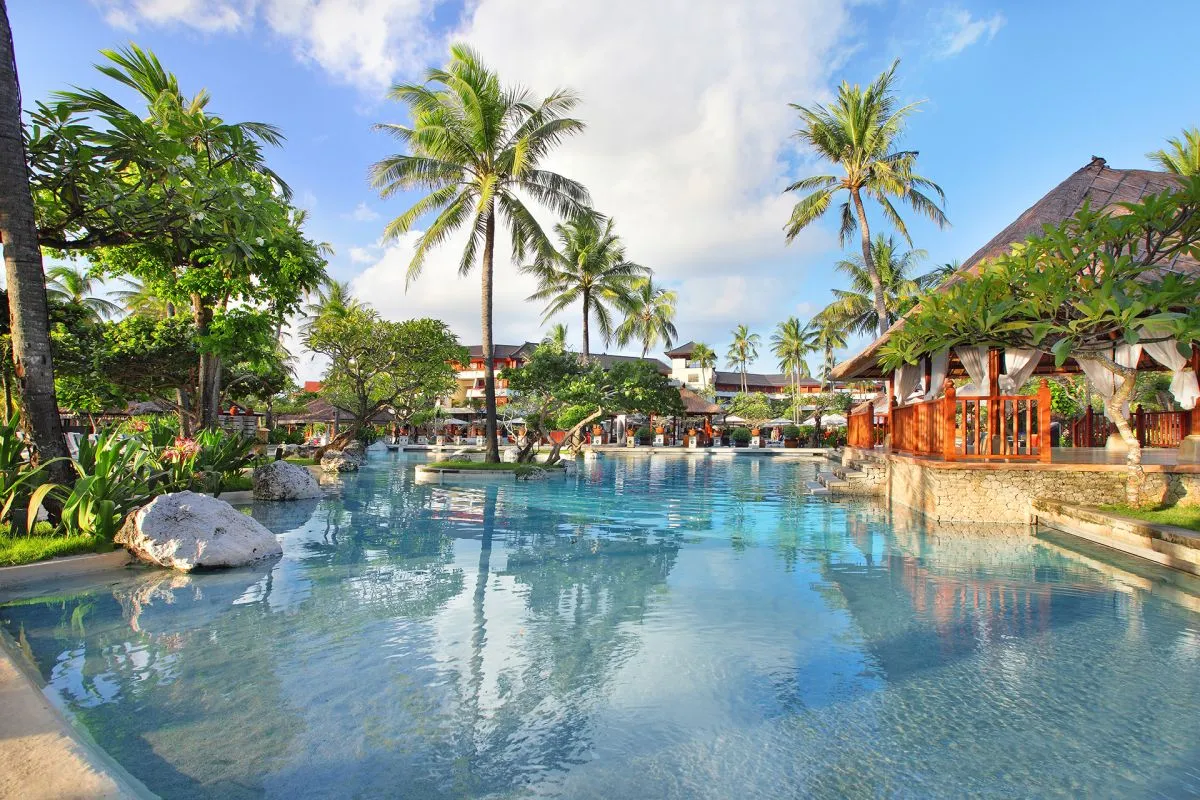Nusa-dua-beach-hotel-pool.jpg