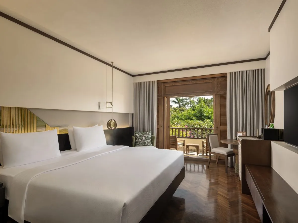 Nusa-dua-beach-hotel-Superior-room-with-1-king-size-bed.jpg