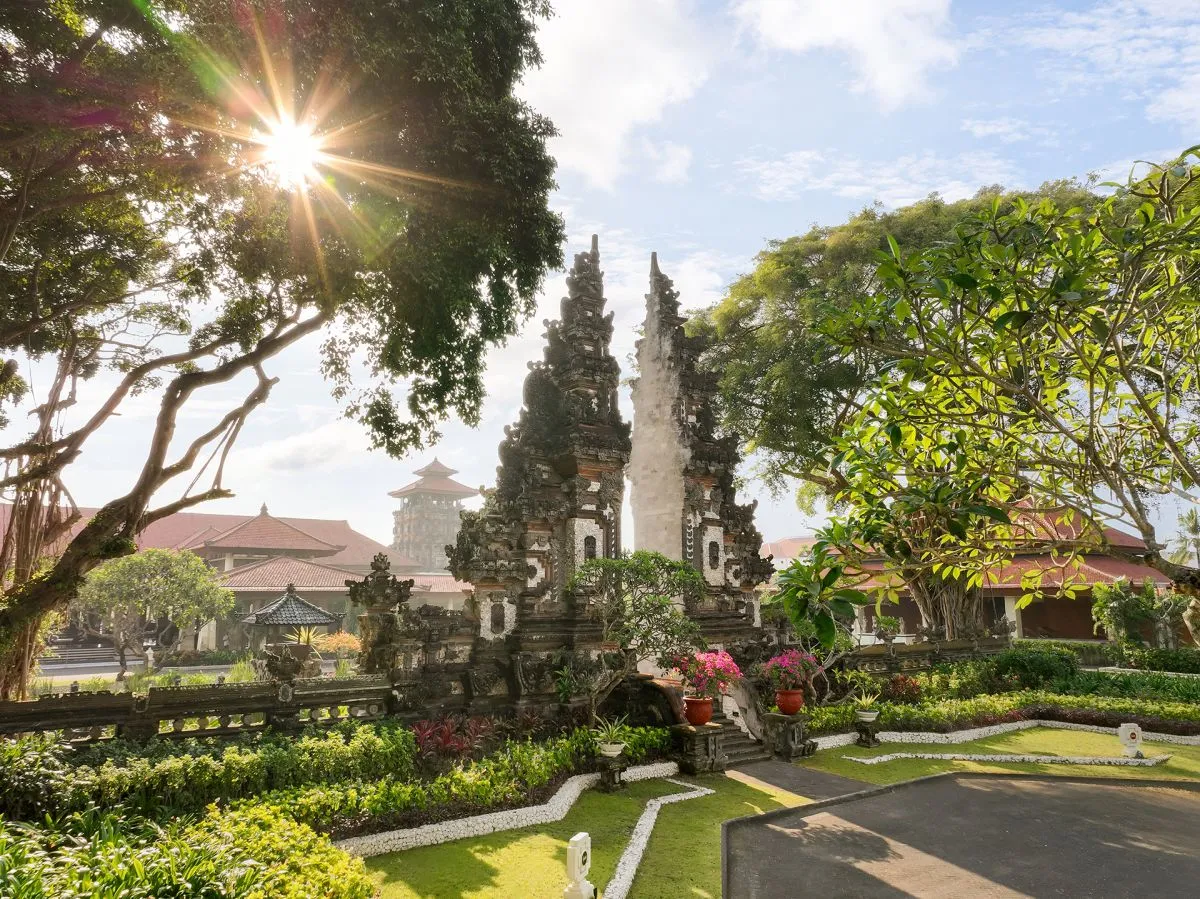 Nusa-dua-beach-hotel-candi-bentar-mainpicture.JPG