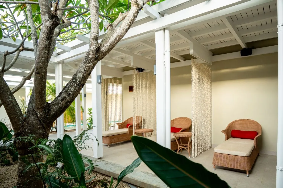 Radisson-mauritius-the-spa-relaxing-area.jpg