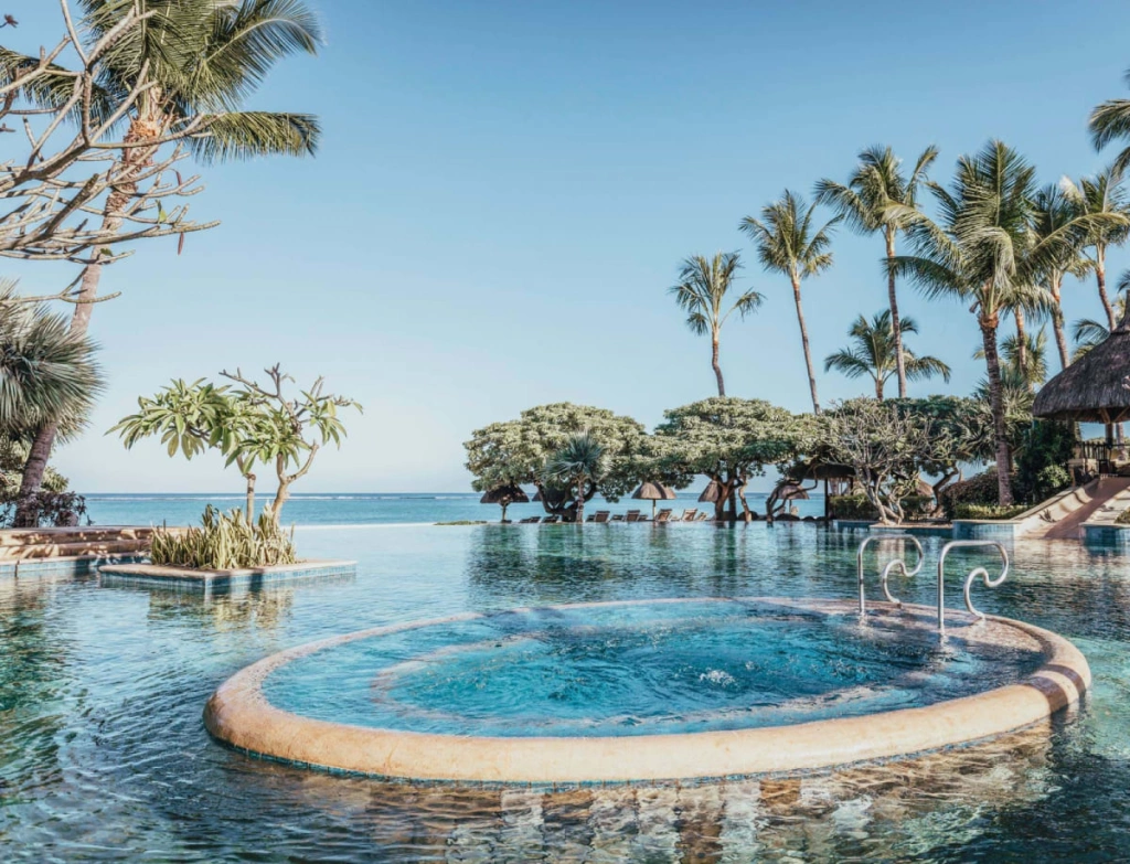 La Pirogue Resort & Spa 4*