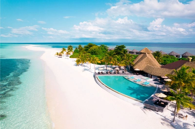 Kuredu_Sangu_Infinity_Pool.jpg