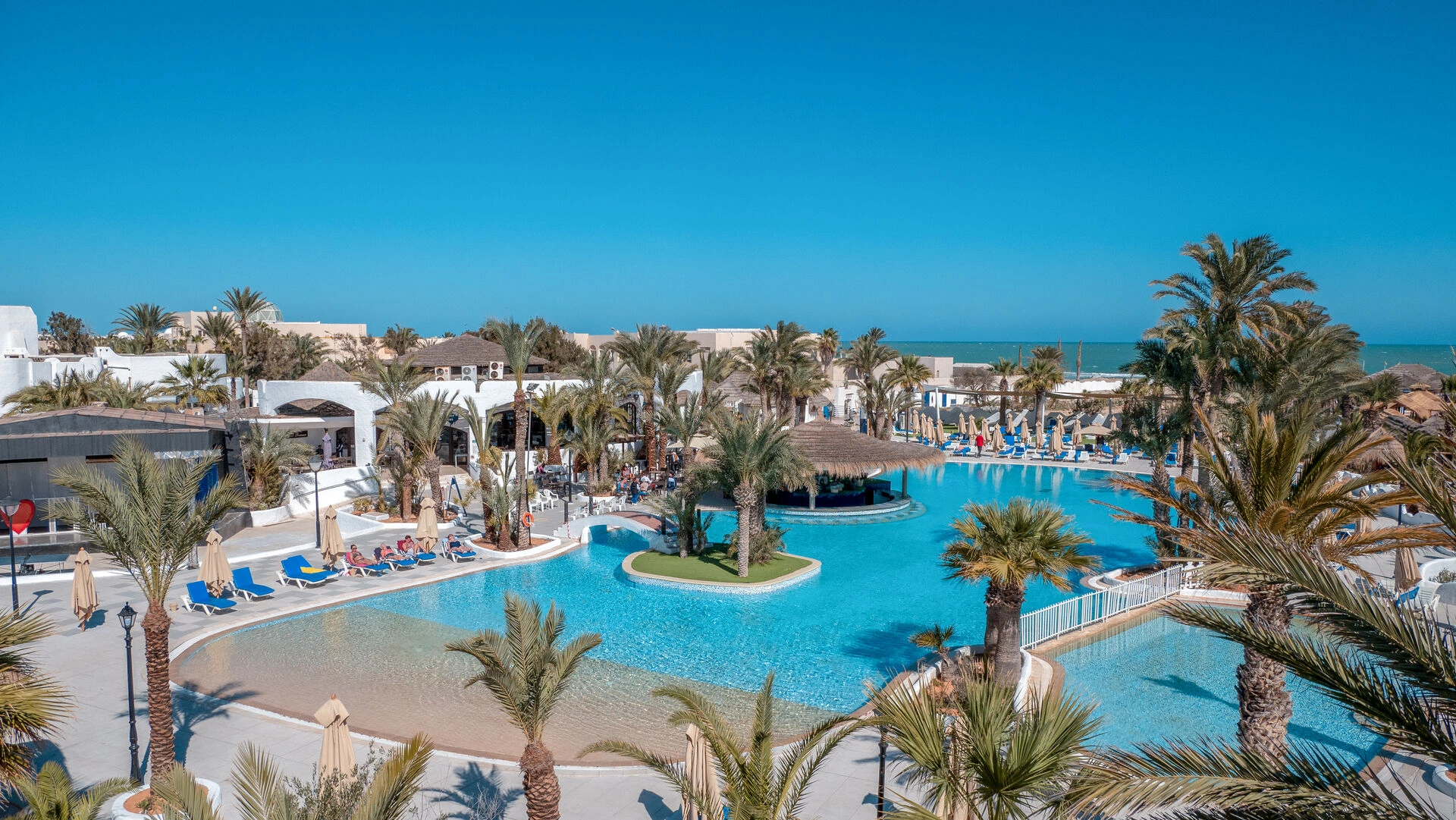 Main_Pool_01.jpg