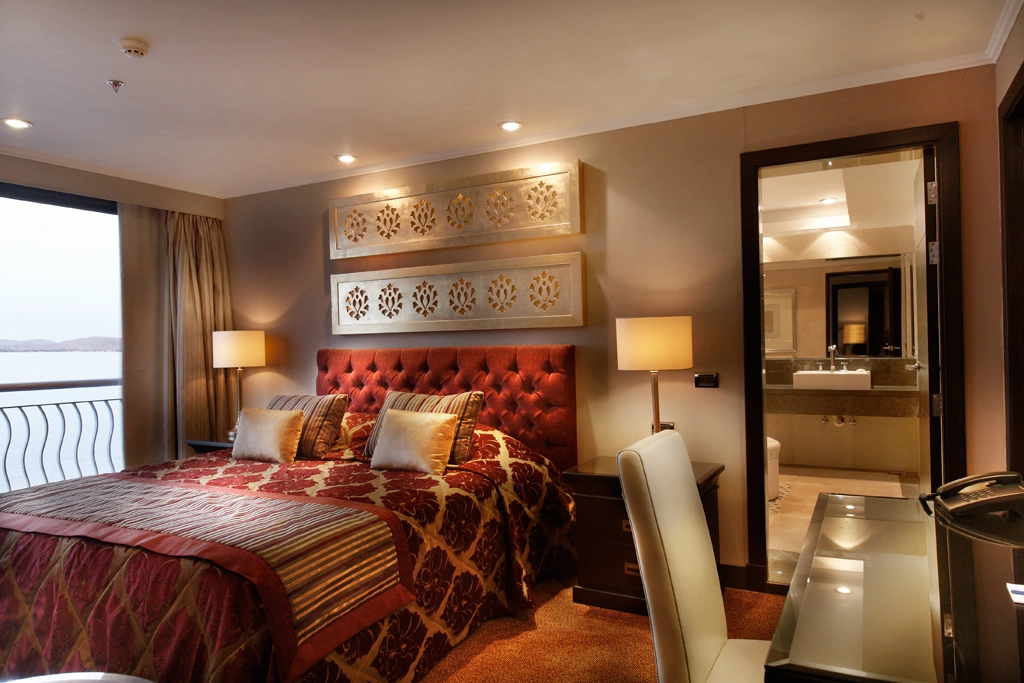 royal_bedroom.jpg