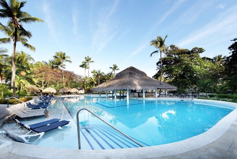 Grand_Palladium_Bavaro_Suites_Resort__Spa_-_Piscina_Boca_Chica_3.jpg