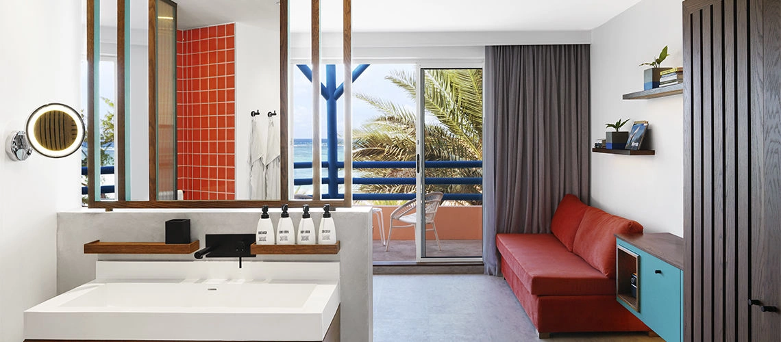 Room_301_pool_plus-4.jpg