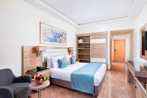 Standard_Room_Pool_View_4.png