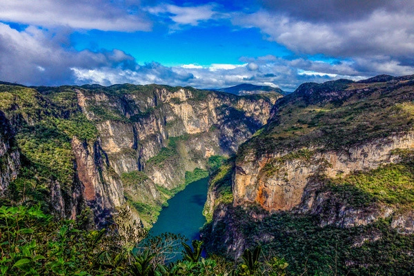 vue_714523_pgbighd.jpg