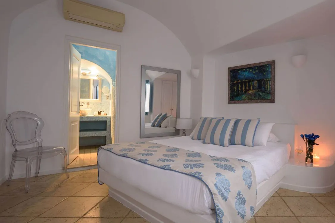 09_Caldera_standard_jacuzzi_suite.jpg