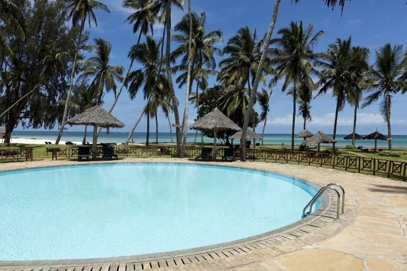 Paradise_Pool_and_Ocean_View.jpg