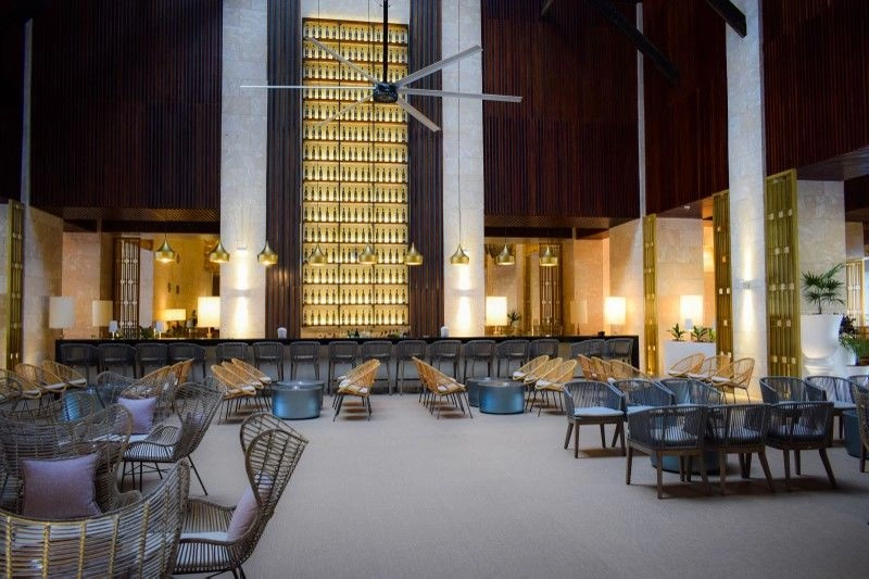 01a.Lobbybar.jpg