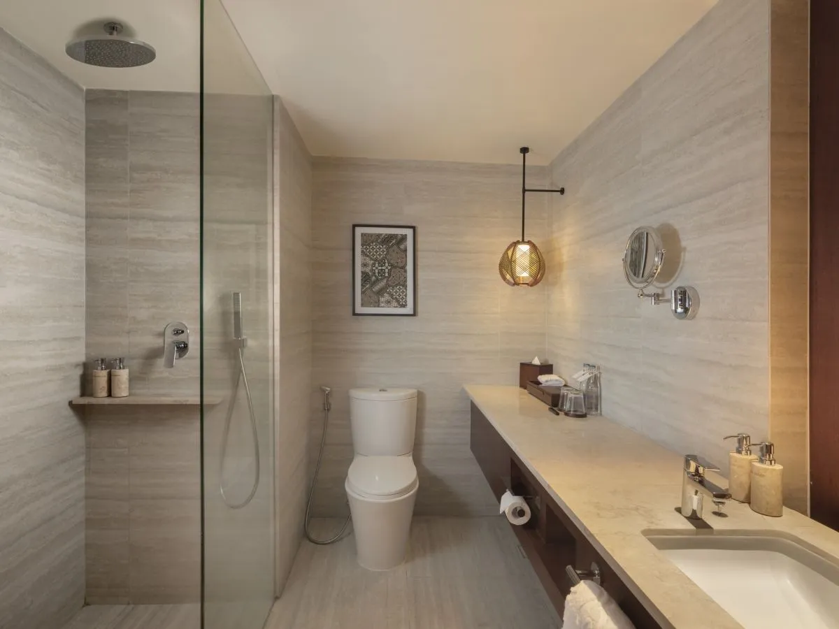 Nusa-dua-beach-hotel-Superior-room-with-1-king-size-bathroom.jpg