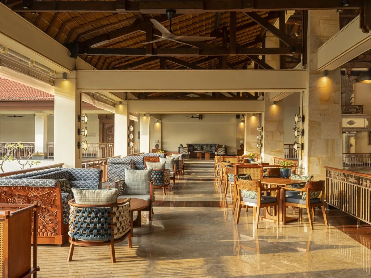 Nusa-dua-beach-hotel-lobby-bar-03.jpg