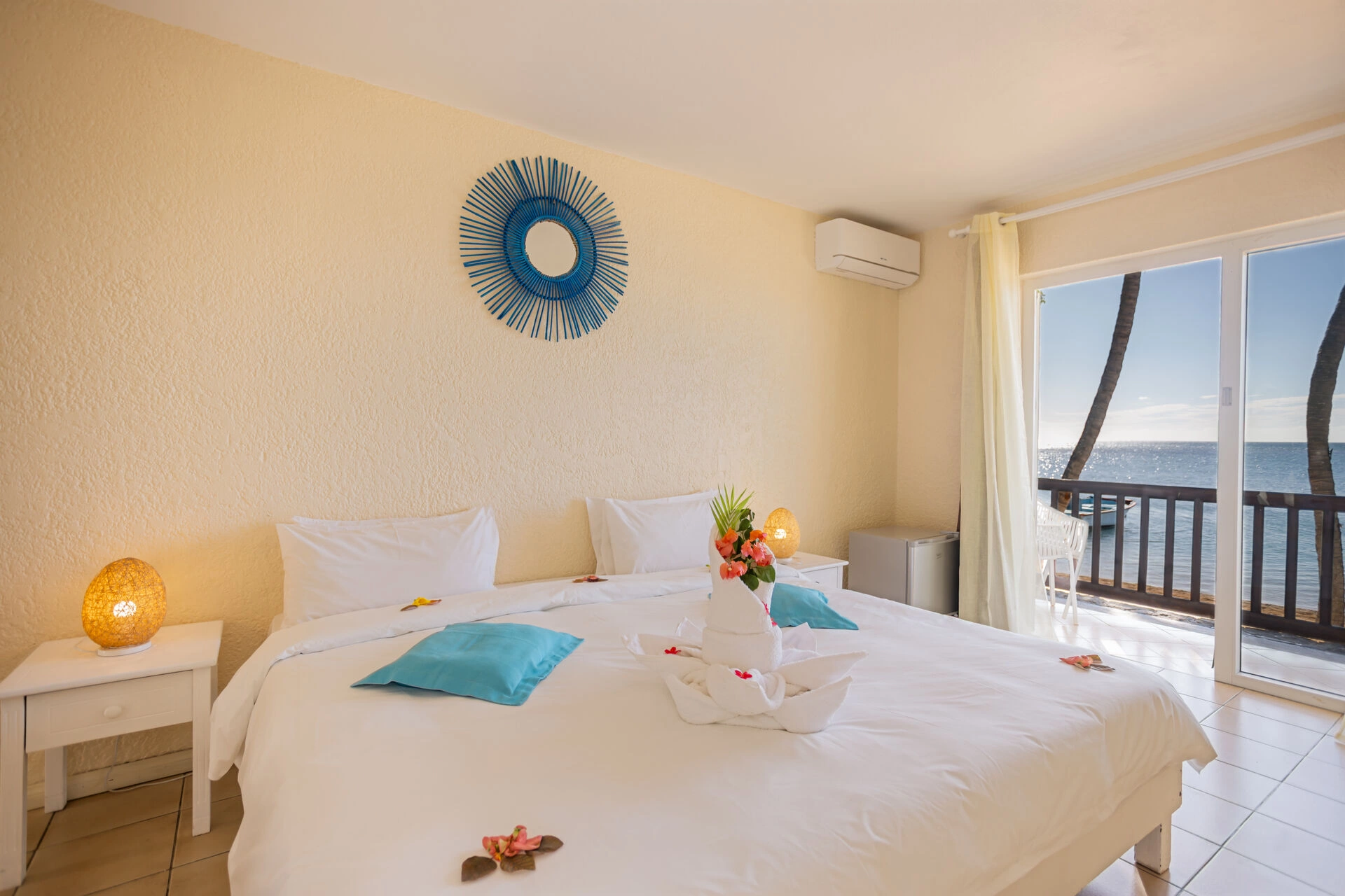 Sea_View_Room_2-2.jpg