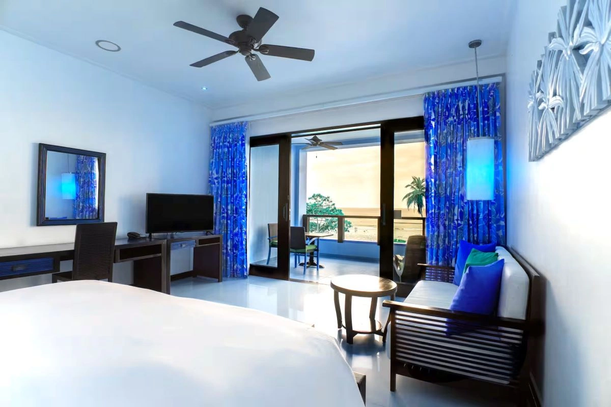 08_King_Grand_deluxe_ocean_view.jpg