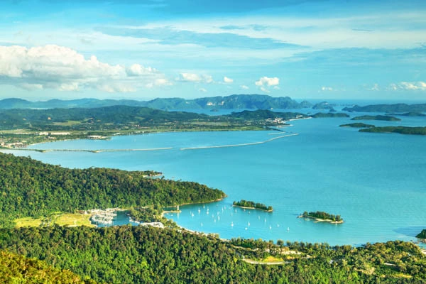 Privétour van Kuala Lumpur naar de stranden van Langkawi ****