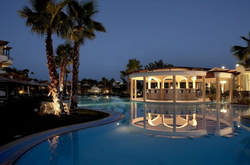 19_Pool_Bar.jpg