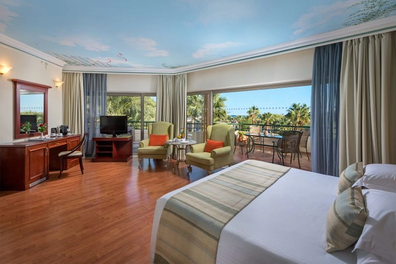 14_Superior_Suite_Sea_View.jpg