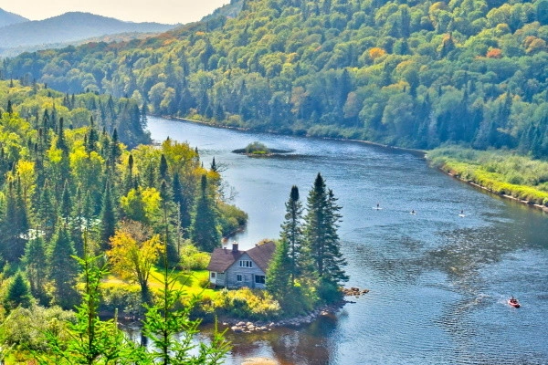 Zelfstandige rondreis: Verken de wegen van Quebec naar Mauricie in je eigen tempo.