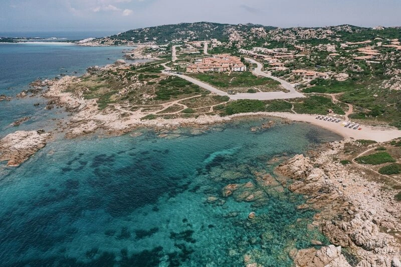 Mangia's Santa Teresa Sardinia, Curio Collection by Hilton 5* avec location de voiture