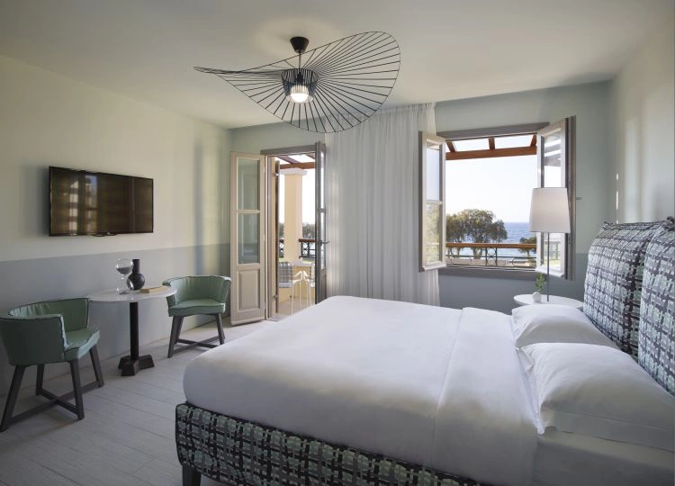 Deluxe_Room_Sea_View.jpg