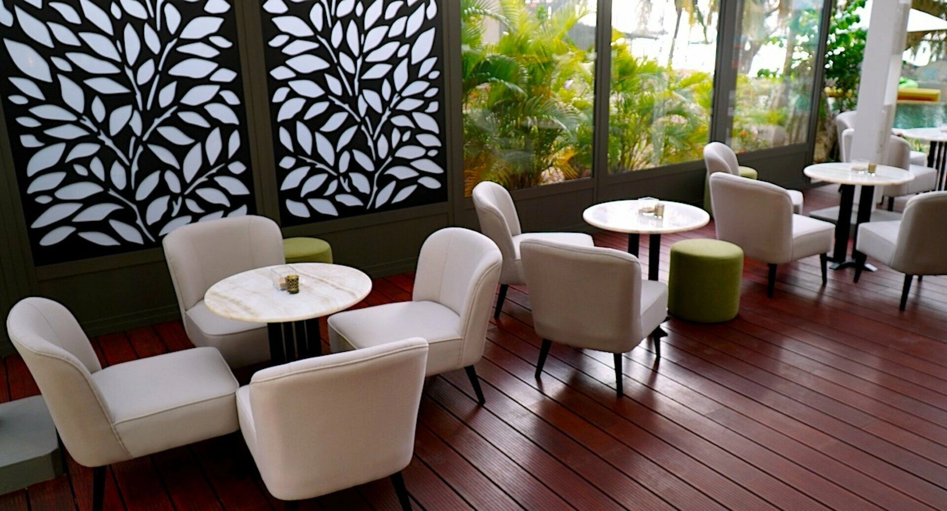 Lounge_and_relaxing_area_at_Bar.jpg