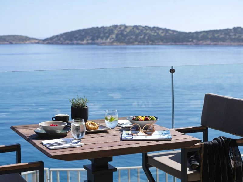 17_mira_restaurant_detail.jpg