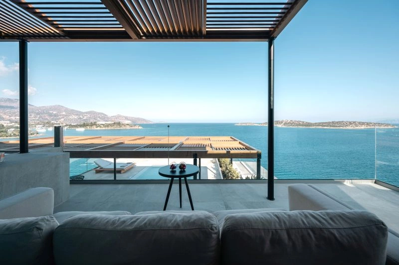 05_superb_suite_balcony.jpg