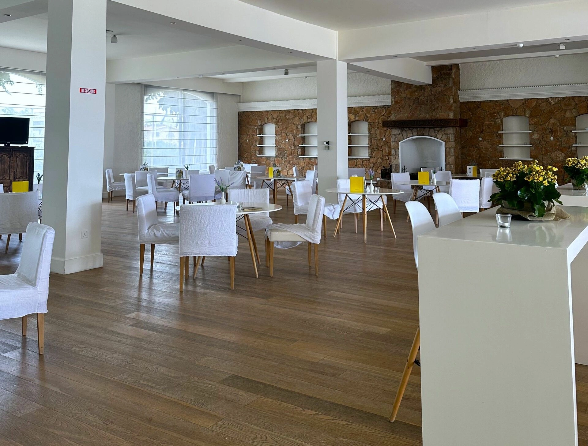 lounge_area_1.JPG