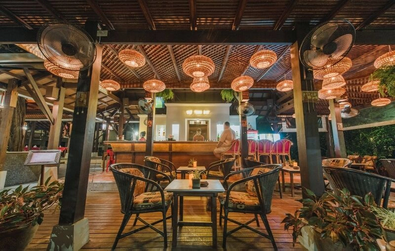 KHAOLAK_BHANDARI_-_BIG_TREE_BAR_(800x508).jpg