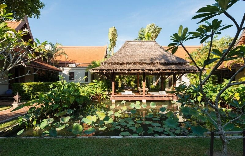 KHAOLAK_BHANDARI_-_LITTLE_SA_LA_(800x508).jpg