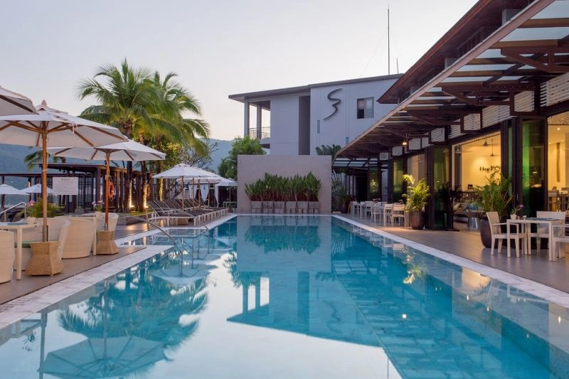 poolside1.jpg