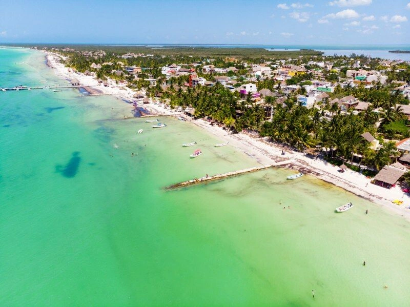 Holbox_AdobeStock_219015365.jpg
