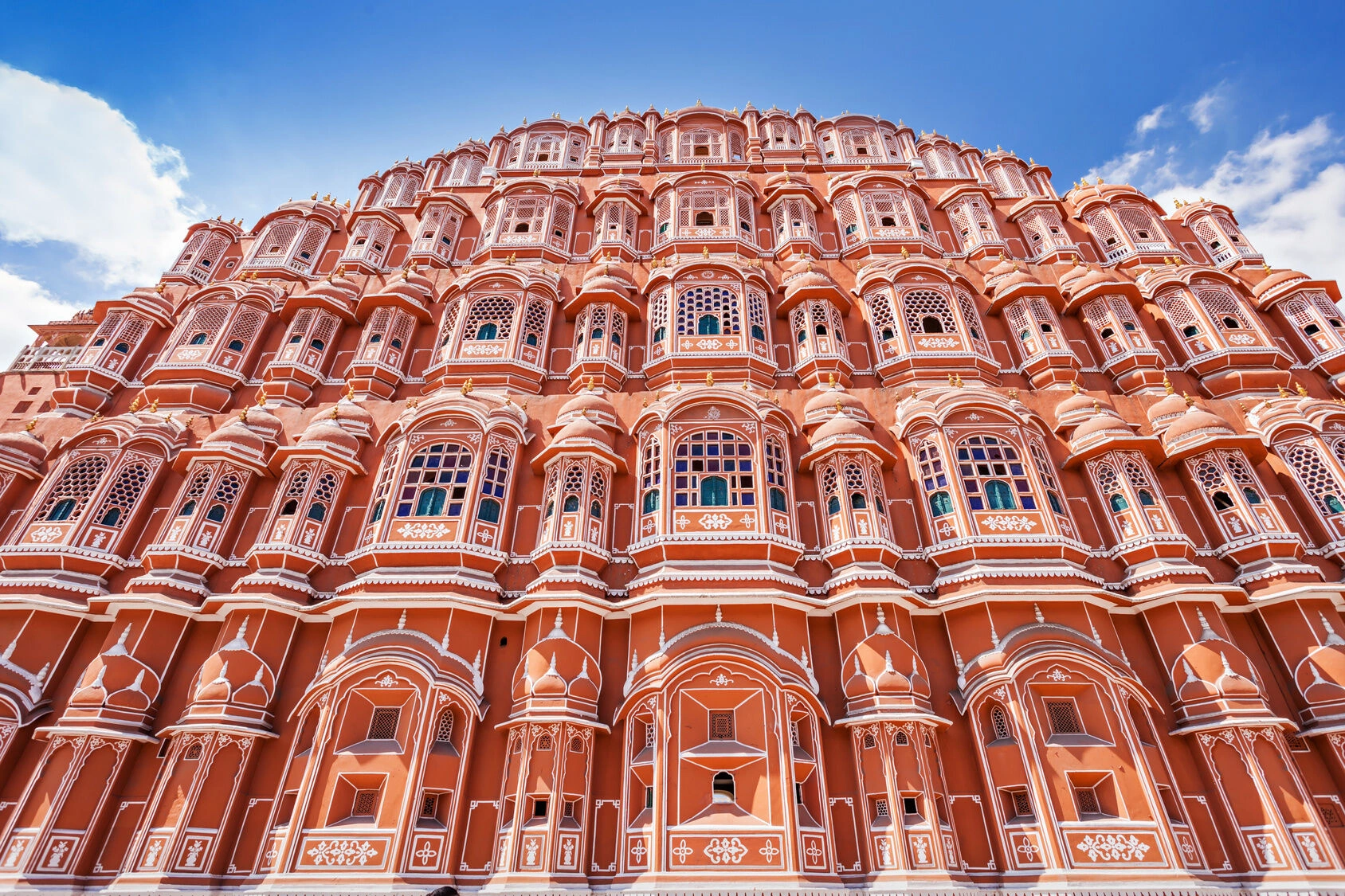 Hawa_mahal_palace_jaipur_Fotolia_78511923_Subscription_Monthly_M.jpg