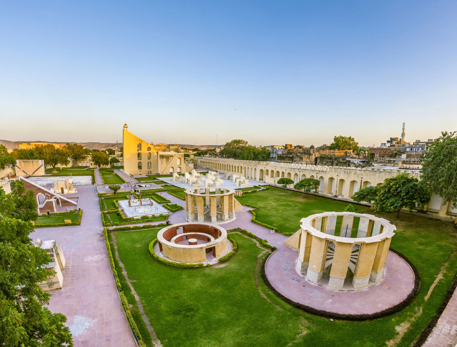 Observatoire_de_Jantar_Mantar_AdobeStock_110663646.jpeg