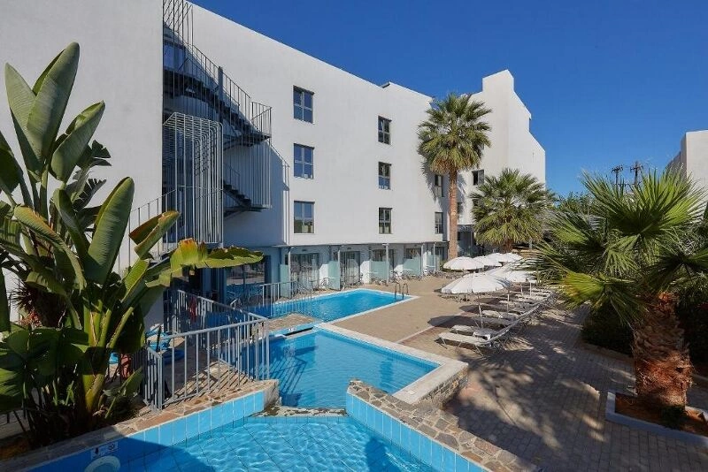 Pollis Hotel 4*
