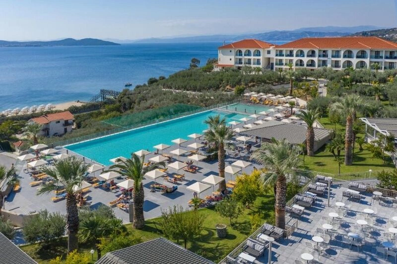 Akrathos Beach Resort 4*