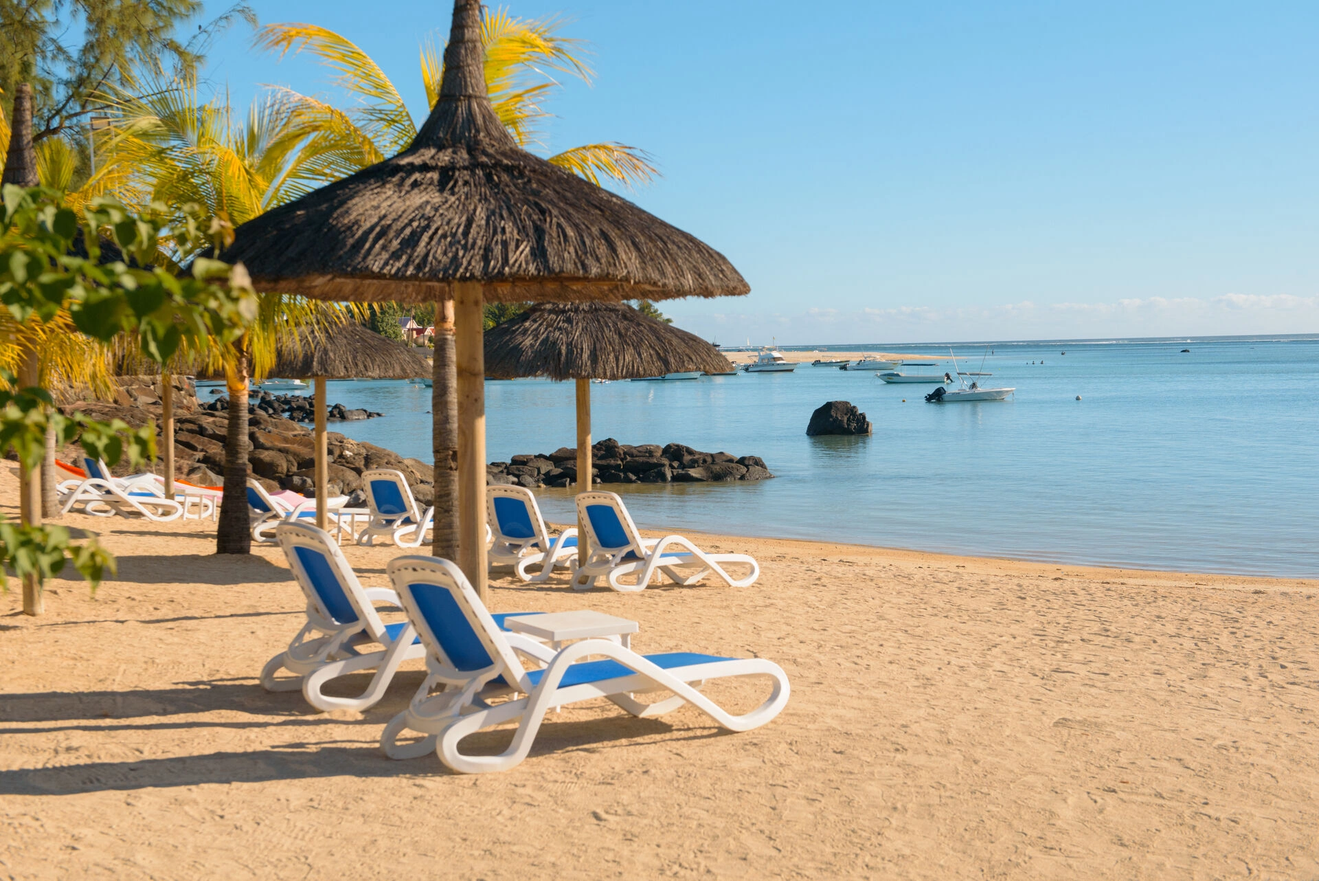 Sun_Loungers_on_Beach_Esplanade_7.jpg