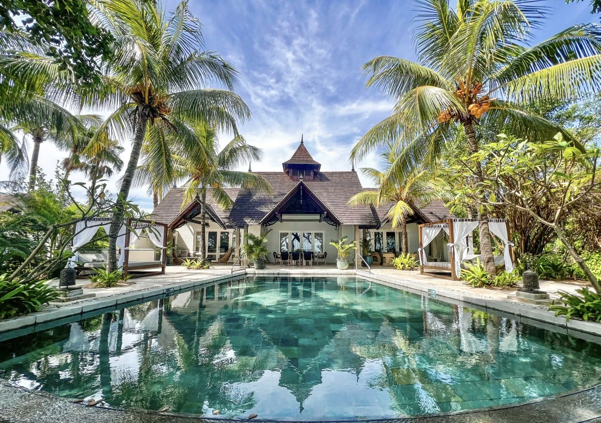 Presidential_Suite_Pool_Villa.jpg