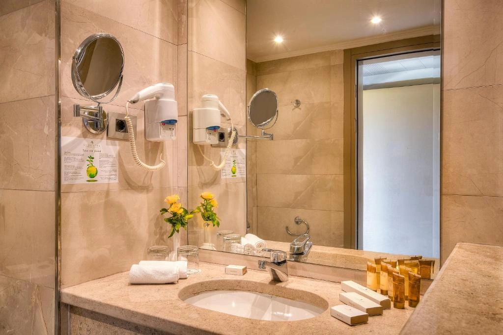 cleopatra-luxury-resort-makadi-bay-standard-room-with-garden-view-2_17471533763.jpg
