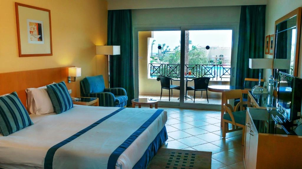 cleopatra-luxury-resort-makadi-bay-standard-room-with-garden-view-2_17471533762.jpg
