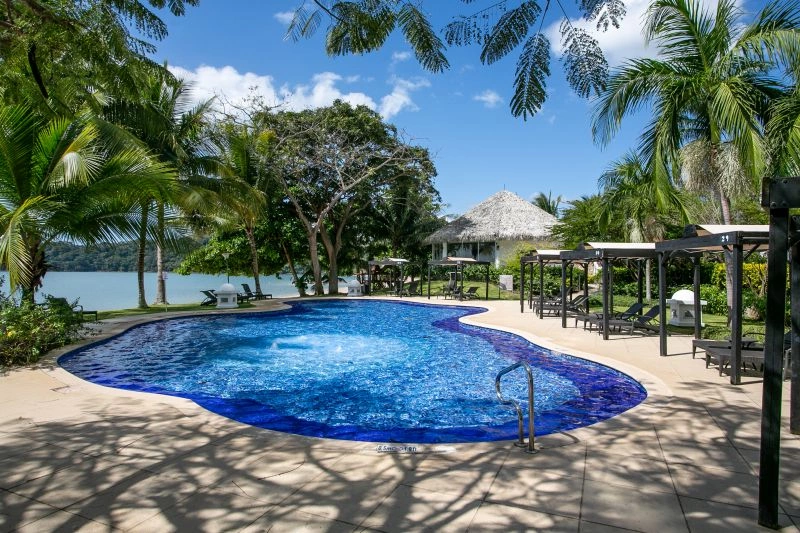 Westin_pool.jpg