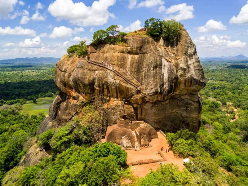 Sigiriya_Roche_du_Lion_AdobeStock_252485989.jpg