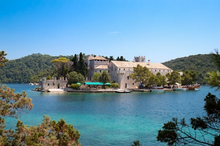Cruise in Kroatië in 2027 van Dubrovnik naar Split op een klein privéjacht.