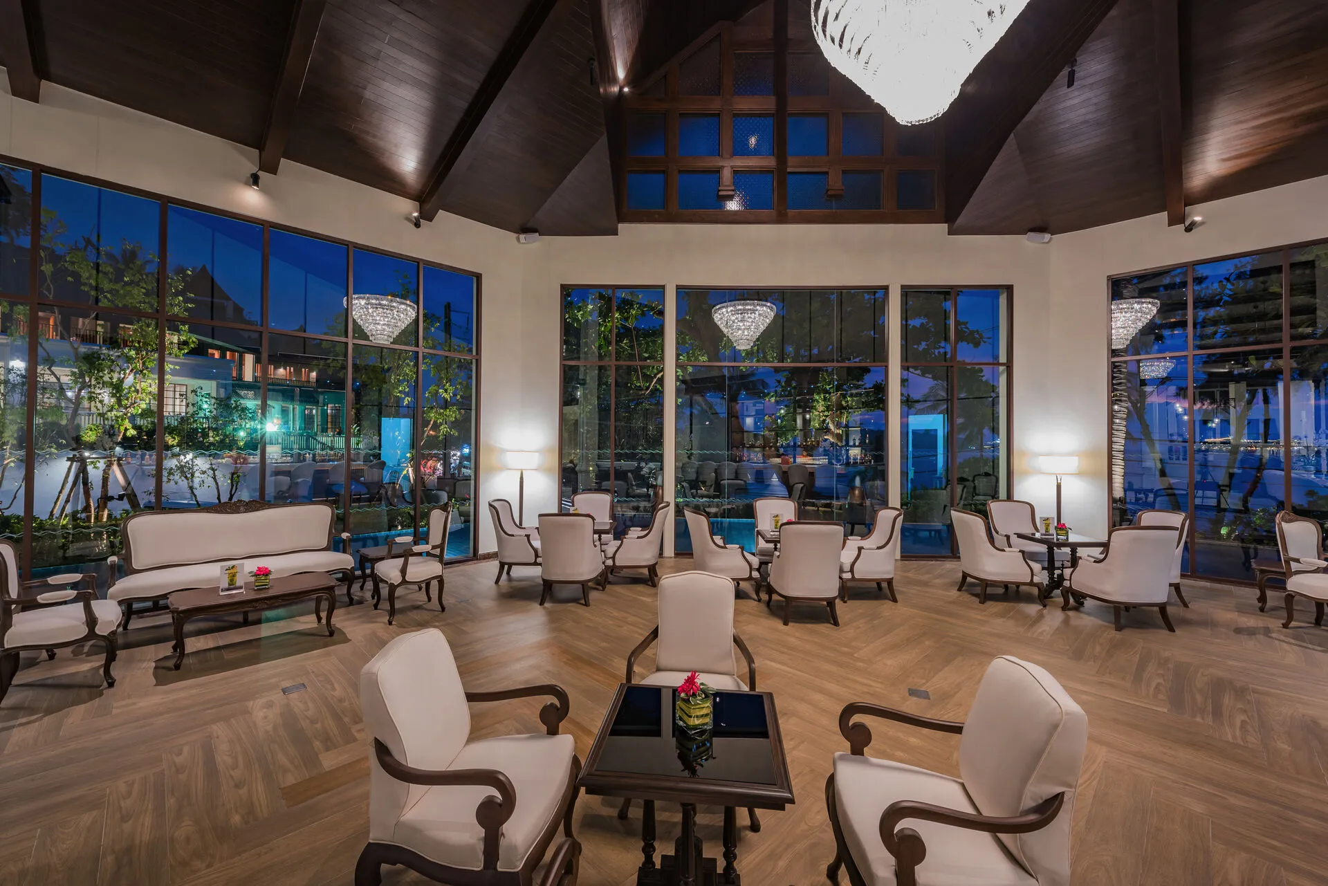 4._The_Sea_Bar_Lobby_Bar-1.jpg