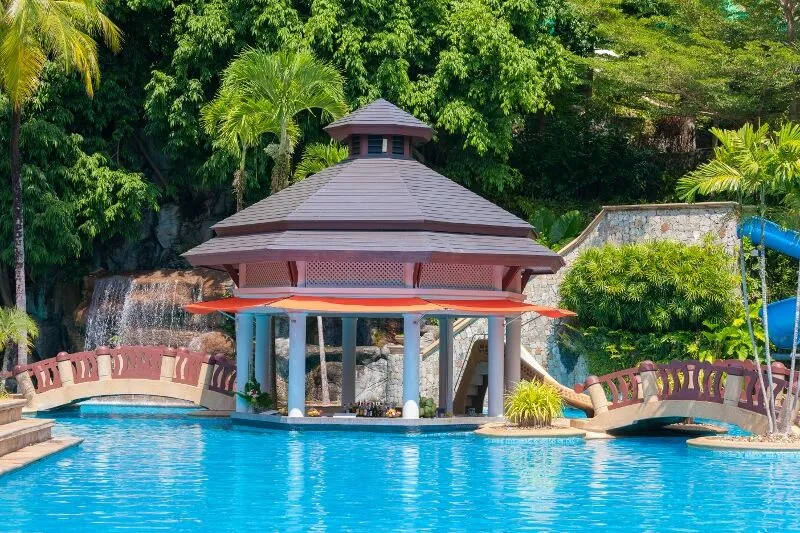 6._Waterfall_Pool_Bar-1_(800x533).jpg