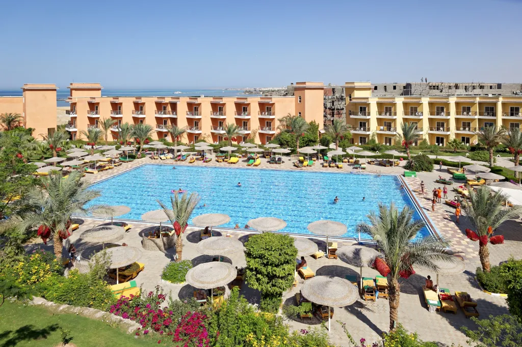 Cultureel en ontspanningsarrangement: Nout Dahabyia Queen Tyi III (15 dagen/14 nachten) met het Three Corners Sunny Beach Resort 4*